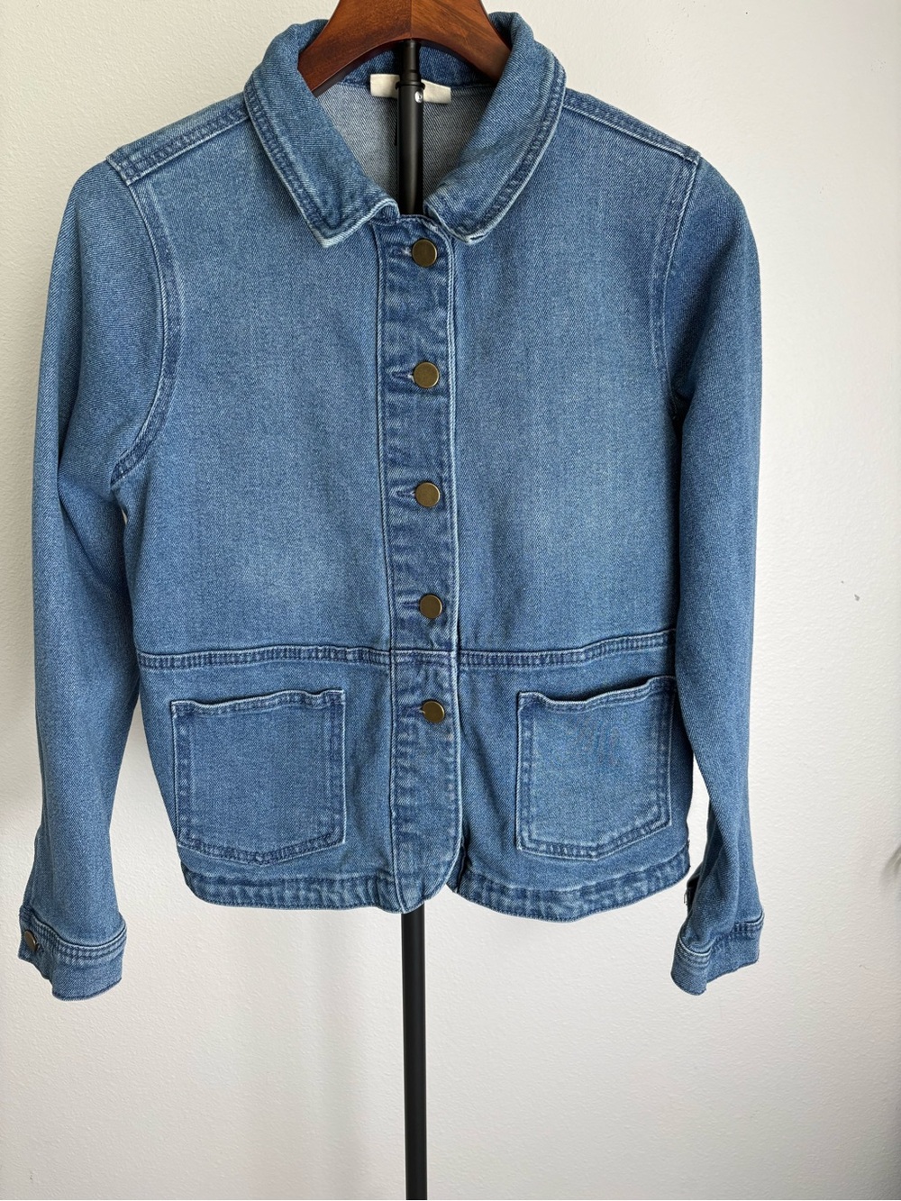 Universal Thread women’s Light Blue Denim Button Jacket size L